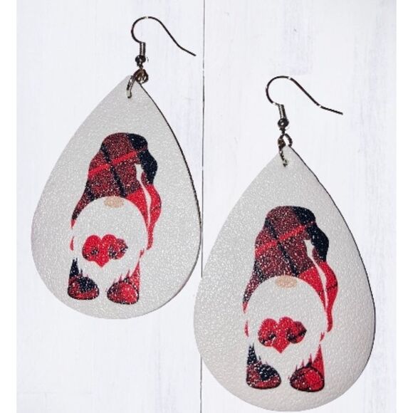 ☀️3/$12☀️ Buffalo Plaid Heart Gnome Earrings - Picture 1 of 4